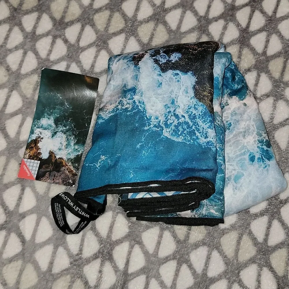 New Whitley Willows Reversible Microfiber Packable Towel 35